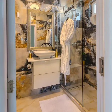Lux 2 Villa Novi Banovci
